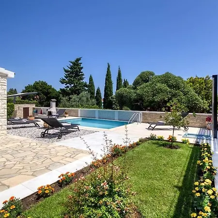 Holiday home House Breeze - Premantura, 4 Bedroom House With Pool, Jacuzzi, Sauna And Gaming Premantura