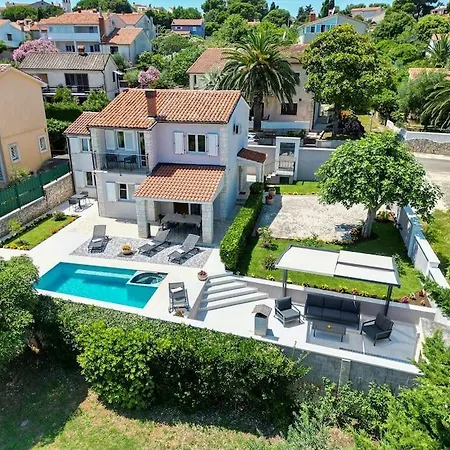 Holiday home House Breeze - Premantura, 4 Bedroom House With Pool, Jacuzzi, Sauna And Gaming *