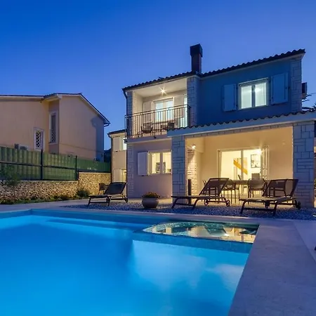 Holiday home House Breeze - Premantura, 4 Bedroom House With Pool, Jacuzzi, Sauna And Gaming Premantura