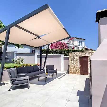 House Breeze - Premantura, 4 Bedroom House With Pool, Jacuzzi, Sauna And Gaming Holiday home Premantura
