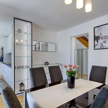 Holiday home House Breeze - Premantura, 4 Bedroom House With Pool, Jacuzzi, Sauna And Gaming *