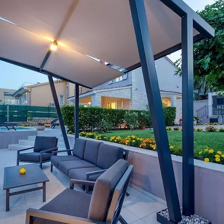 Holiday home House Breeze - Premantura, 4 Bedroom House With Pool, Jacuzzi, Sauna And Gaming