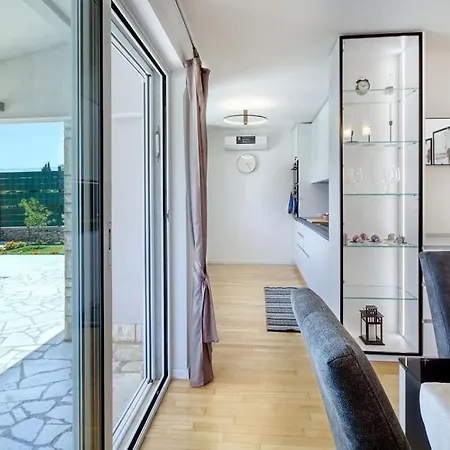 House Breeze - Premantura, 4 Bedroom House With Pool, Jacuzzi, Sauna And Gaming * Premantura