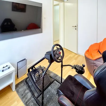 House Breeze - Premantura, 4 Bedroom House With Pool, Jacuzzi, Sauna And Gaming