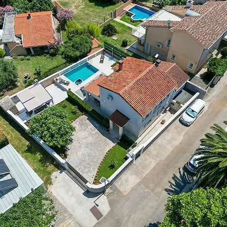 Holiday home House Breeze - Premantura, 4 Bedroom House With Pool, Jacuzzi, Sauna And Gaming *