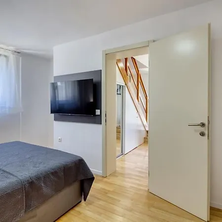 House Breeze - Premantura, 4 Bedroom House With Pool, Jacuzzi, Sauna And Gaming Prázdninový dům