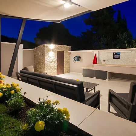 House Breeze - Premantura, 4 Bedroom House With Pool, Jacuzzi, Sauna And Gaming Prázdninový dům