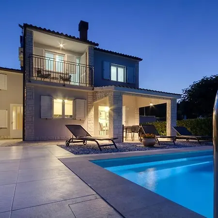 Semesterbostad House Breeze - Premantura, 4 Bedroom House With Pool, Jacuzzi, Sauna And Gaming Premantura