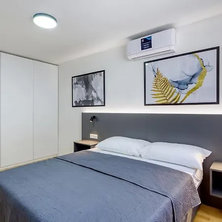 House Breeze - Premantura, 4 Bedroom House With Pool, Jacuzzi, Sauna And Gaming Semesterbostad *