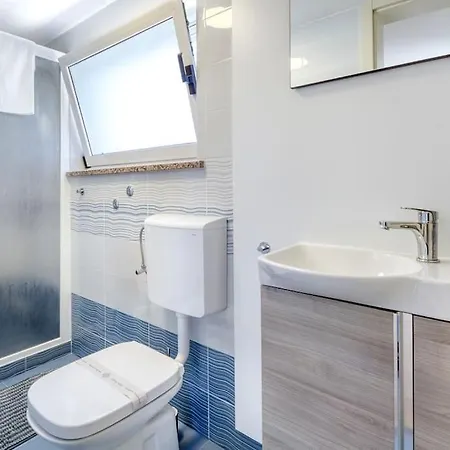 House Breeze - Premantura, 4 Bedroom House With Pool, Jacuzzi, Sauna And Gaming Semesterbostad Premantura