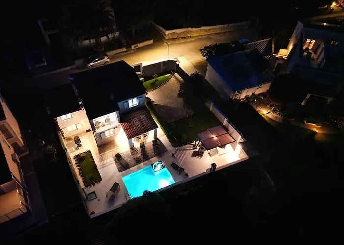 House Breeze - Premantura, 4 Bedroom House With Pool, Jacuzzi, Sauna And Gaming * Premantura