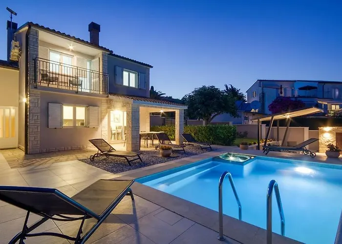 House Breeze - Premantura, 4 Bedroom House With Pool, Jacuzzi, Sauna And Gaming Premantura