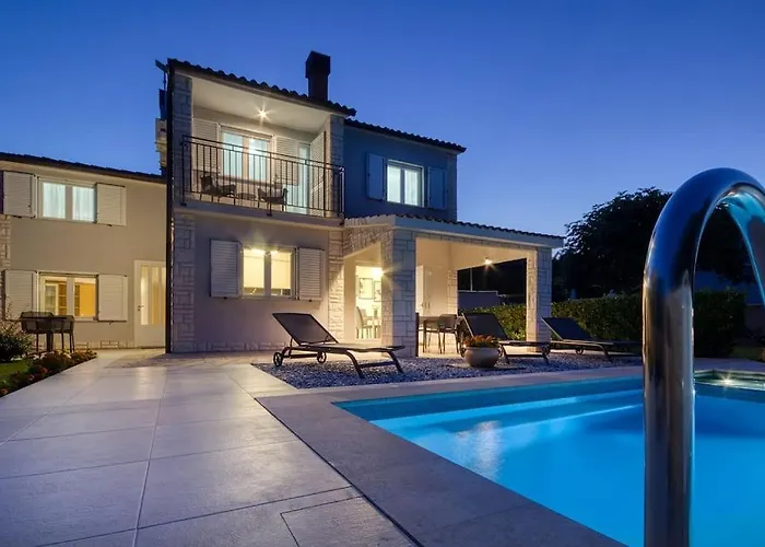 Ferienhaus House Breeze - Premantura, 4 Bedroom House With Pool, Jacuzzi, Sauna And Gaming Premantura