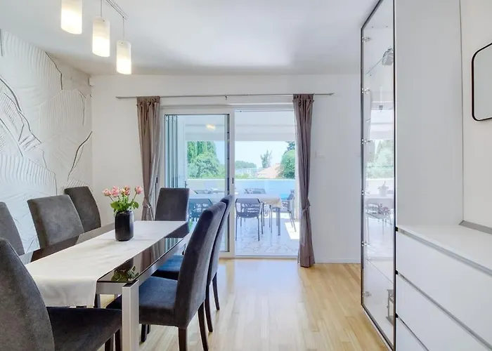 Ferienhaus House Breeze - Premantura, 4 Bedroom House With Pool, Jacuzzi, Sauna And Gaming Premantura