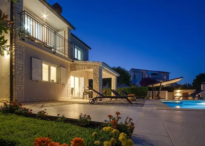 Ferienhaus House Breeze - Premantura, 4 Bedroom House With Pool, Jacuzzi, Sauna And Gaming *